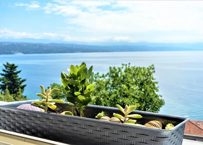 Apartment Near Beach With Sea View