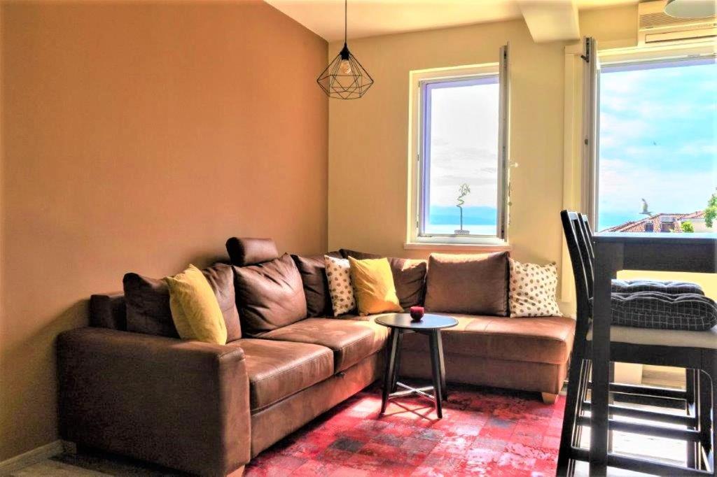 Near With Sea View Apartment