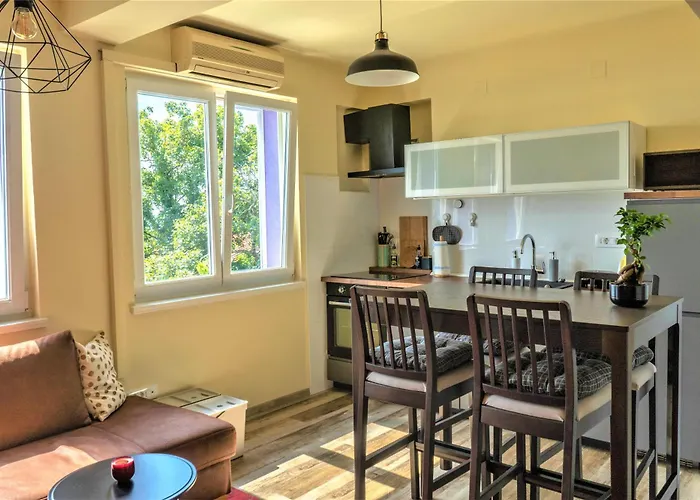 Apartment Near Beach With Sea View