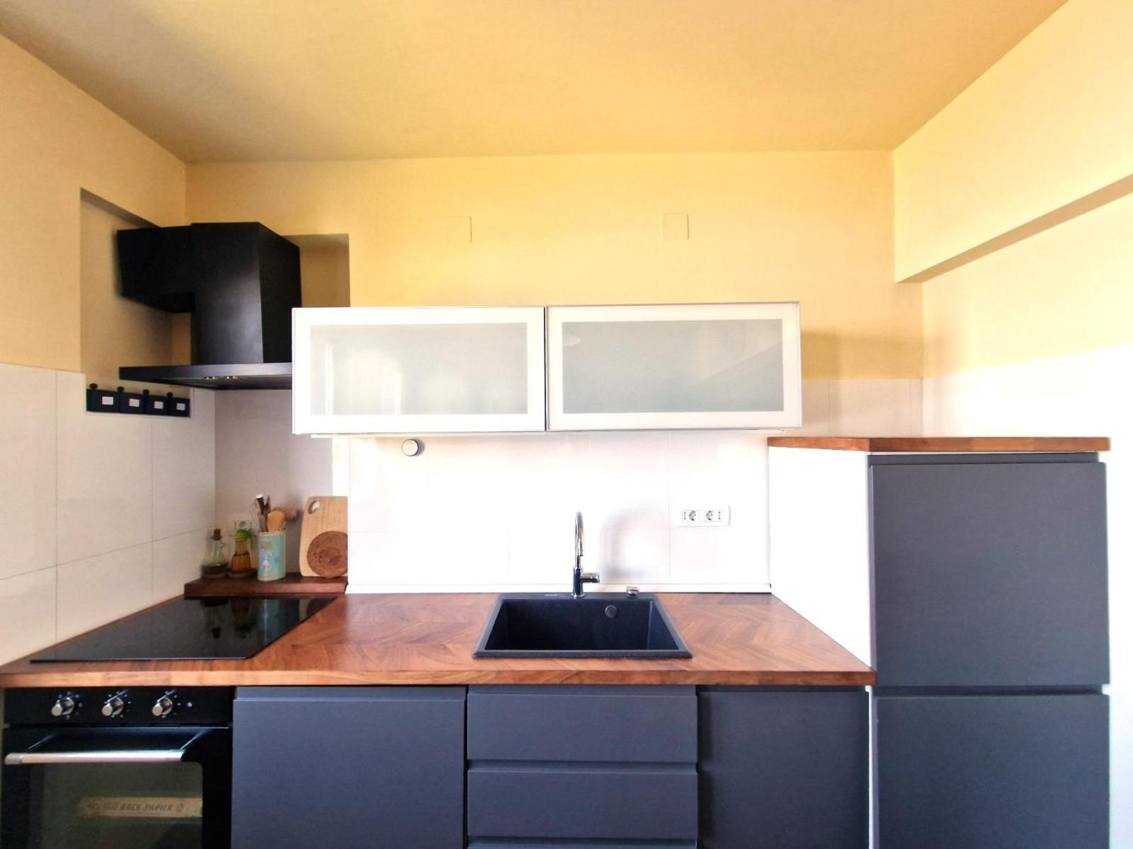 Apartment Near With Sea View