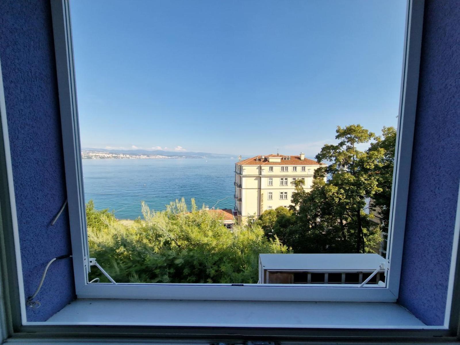 Near With Sea View Apartment